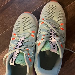 ON cloud surfer size 8